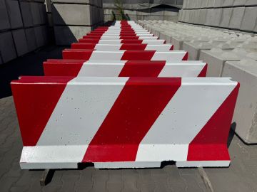 Betonová bariéra B35/45 oboustranně malovaná