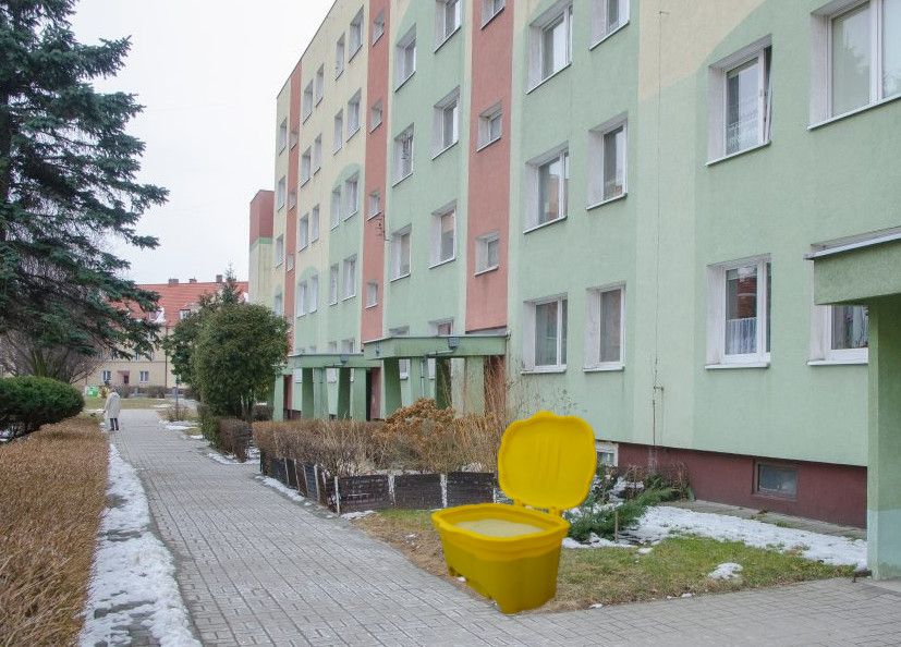 Nádoba na zimní posyp pro soli a písku 400 litrů žlutý