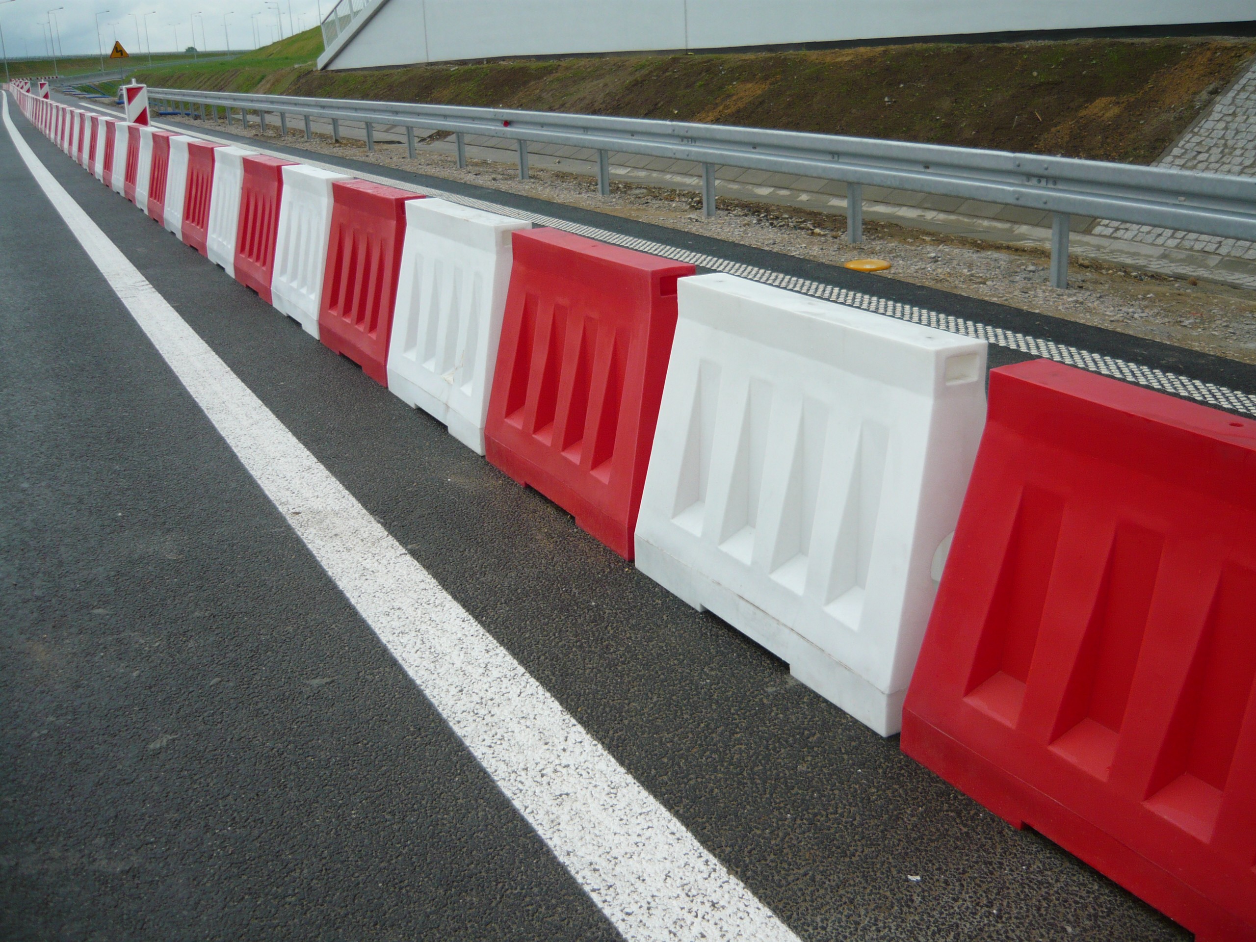 Mobilní bariéra plastová