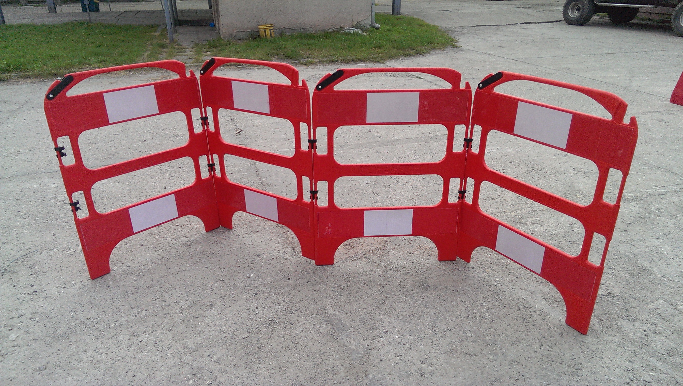 PLASTOVÉ MOBILNÍ BARIÉRY PLASTOVÉ MOBILNÍ BARIÉRY