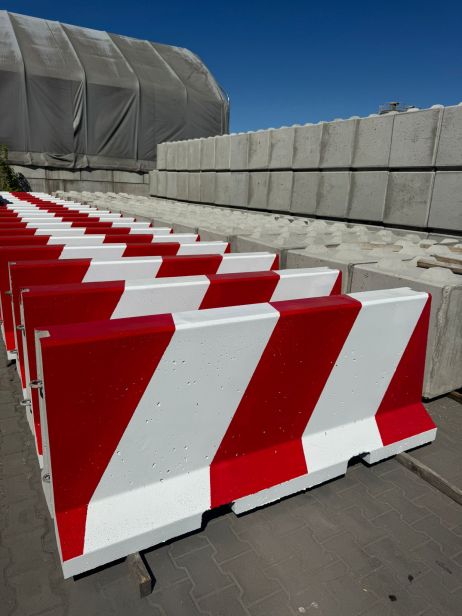 Concrete barrier B35/45, 810 mm, yellow-black 