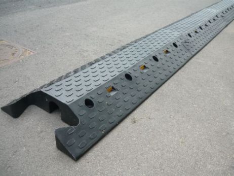 Ochranné chrániče kabelů a hadic, žluté