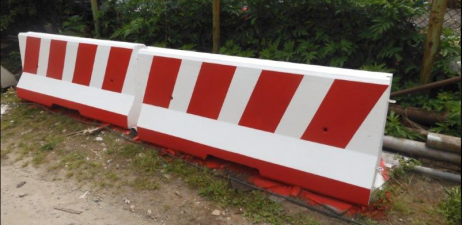 Concrete barrier B35/45, 810 mm, yellow-black 