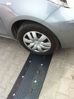 Ochranný chránič kabelů a hadic, černý