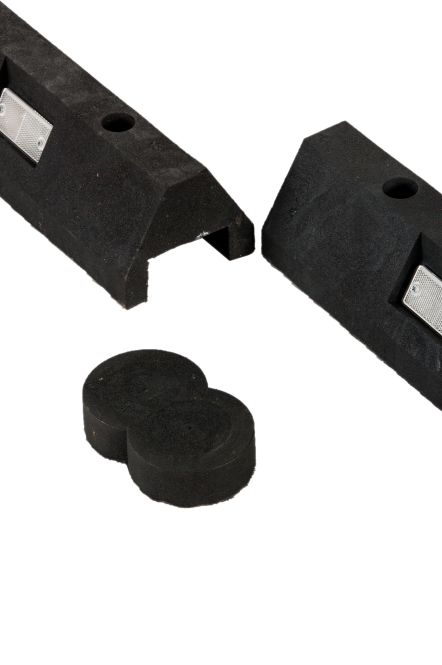 Vodící prah / parking stop PVC 1750x145x120x mm černý, žlutý reflektor