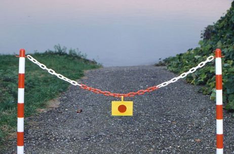 Sloupek k řetězu 90cm žluto-černý, plastový podstavec