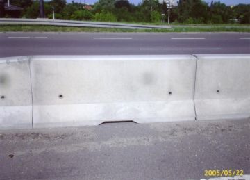 Concrete barrier two-sided B20 / 25