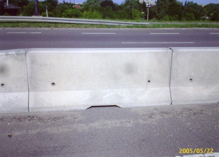 Concrete barrier two-sided B20 / 25