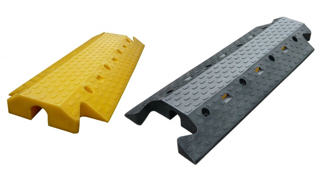 Ochranný chránič kabelů a hadic, černý