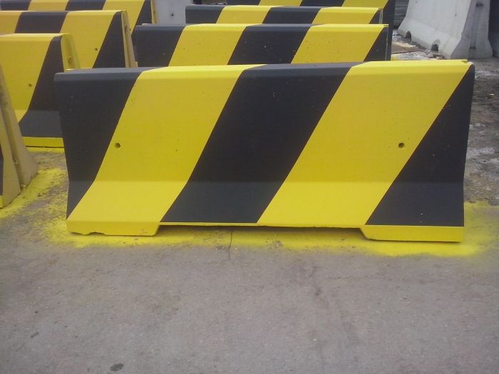 Concrete Barrier U-14b BPPS-1 Double-Sided – Painted Yellow / Black