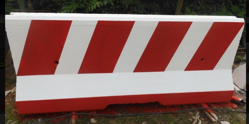 Bariera betonowa B35/45, biało/czerwona, 