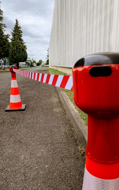 Červený nadstavec na dopravný kužeľ s 12m bielo-červenou páskou