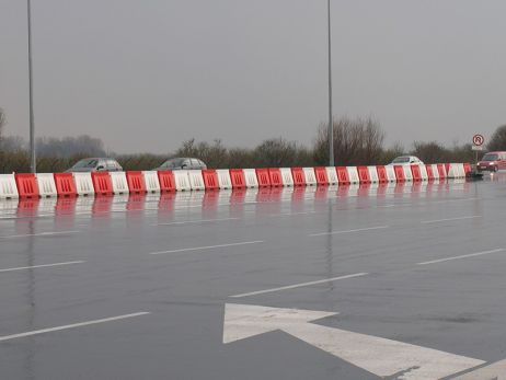Cestná mobilná bariéra U-14 / U-25 výška 50 cm, červená