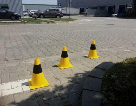 Dopravní kužel 30 cm PE – žluto/černý