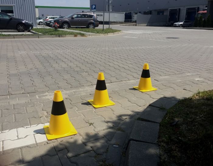 Dopravní kužel 30 cm PE – žluto/černý